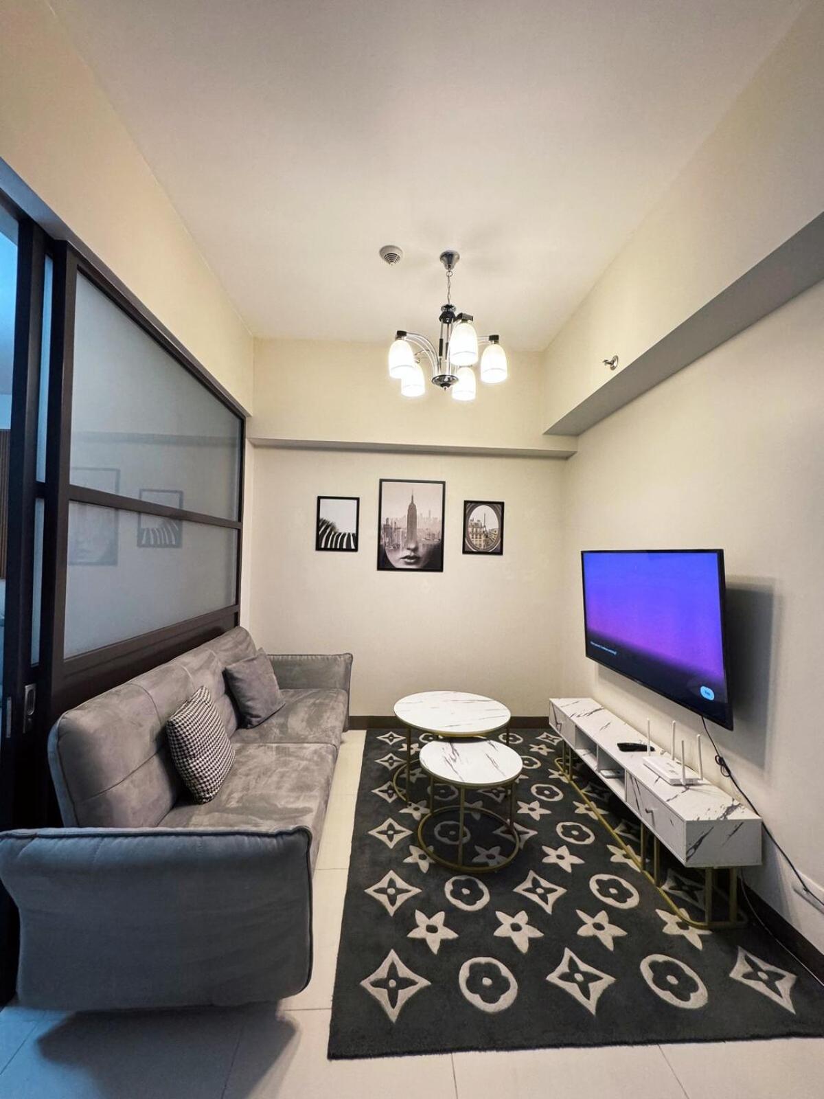 Sleek & Chic One-bedroom Apartment *
