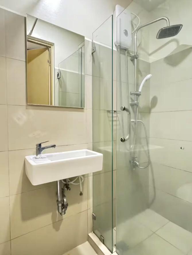 Unit In Green Residences Taft Next To De La Salle University Manila