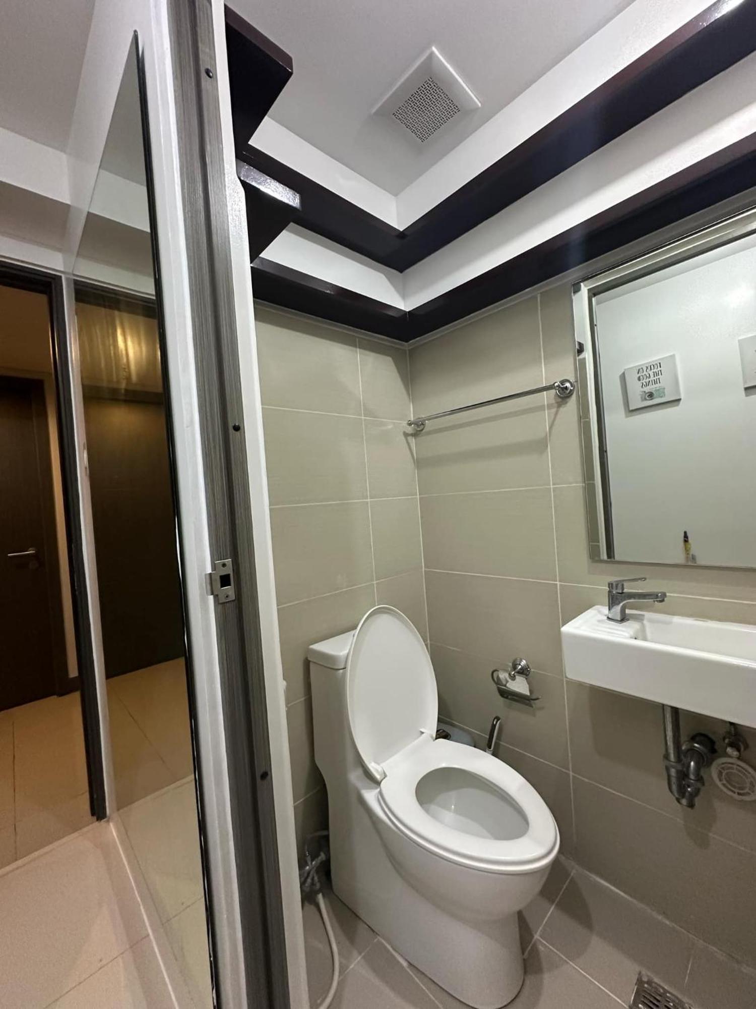 Apartment Unit In Green Residences Taft Next To De La Salle University