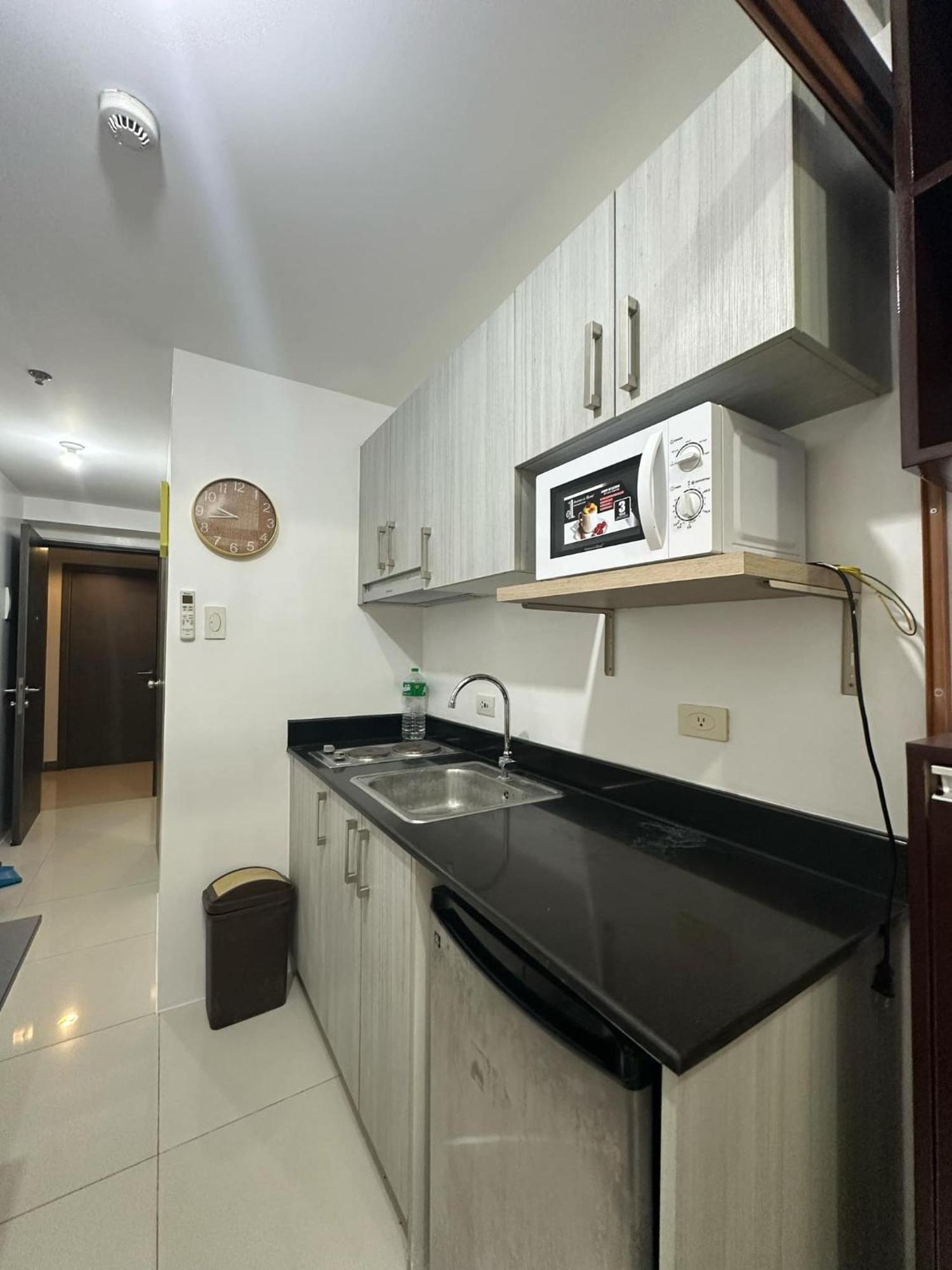 Unit In Green Residences Taft Next To De La Salle University Apartment *