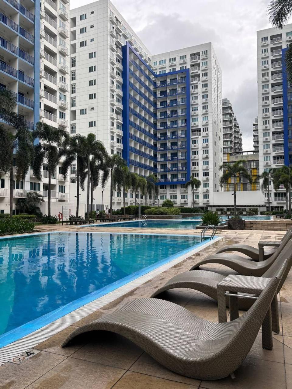 Sea By Lyzel Flores Apartment