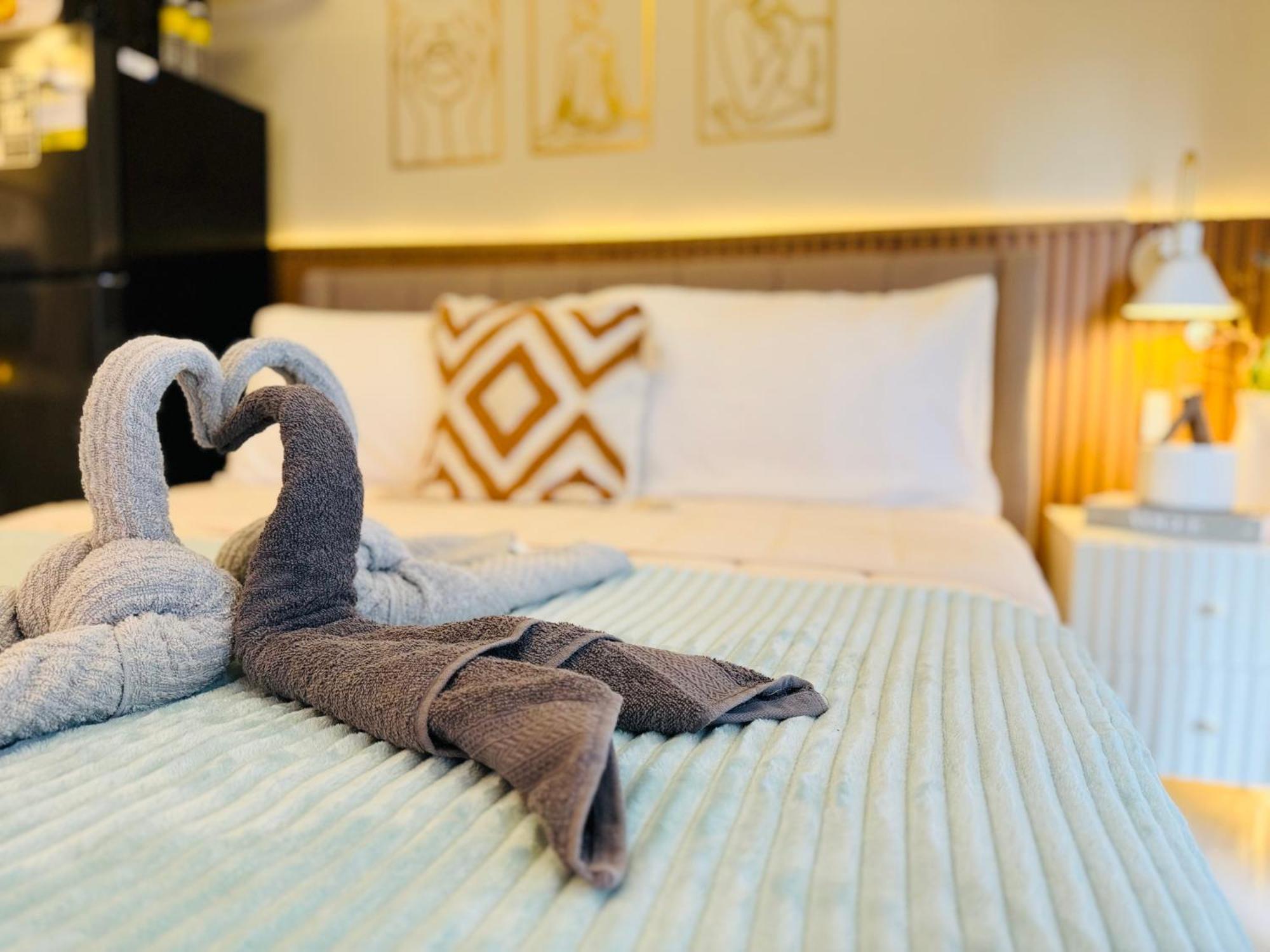 Cozy In Viceroy Near Venice Mall * Manila
