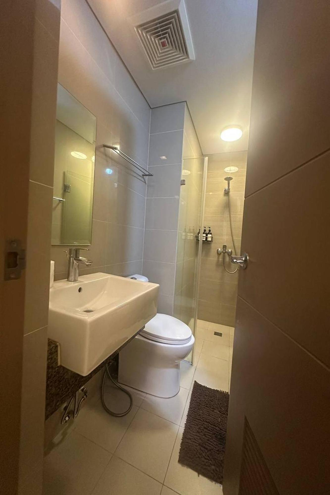 Prs At One Palm Tree Near T3 Airport * Manila