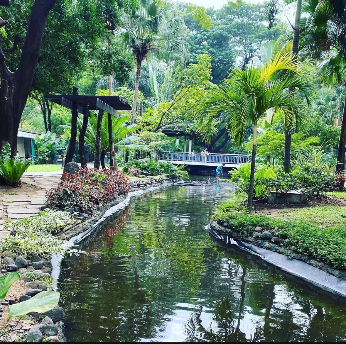 Greenbelt With Wifi, Pool And Gym Manila