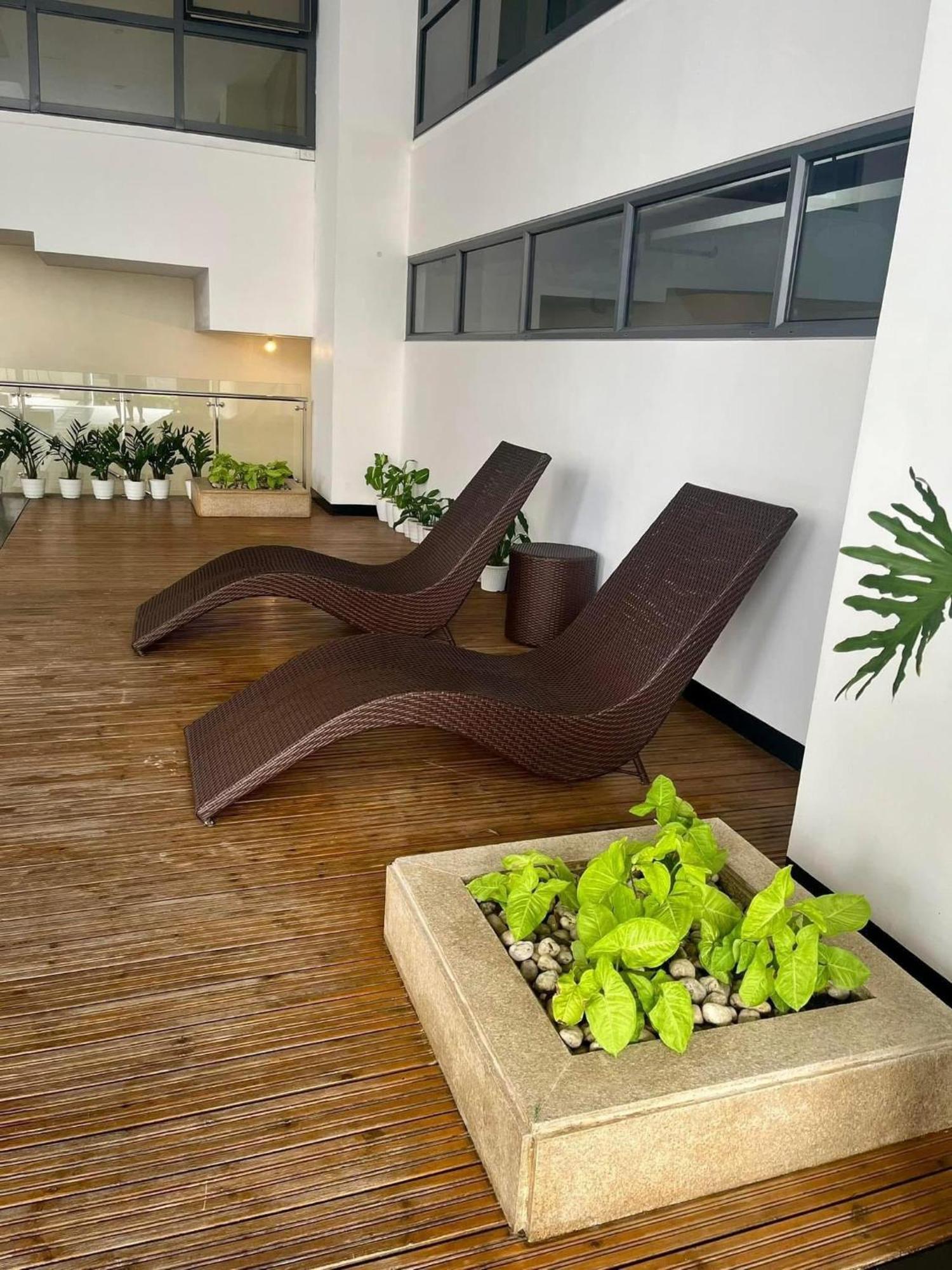 Greenbelt With Wifi, Pool And Gym Manila
