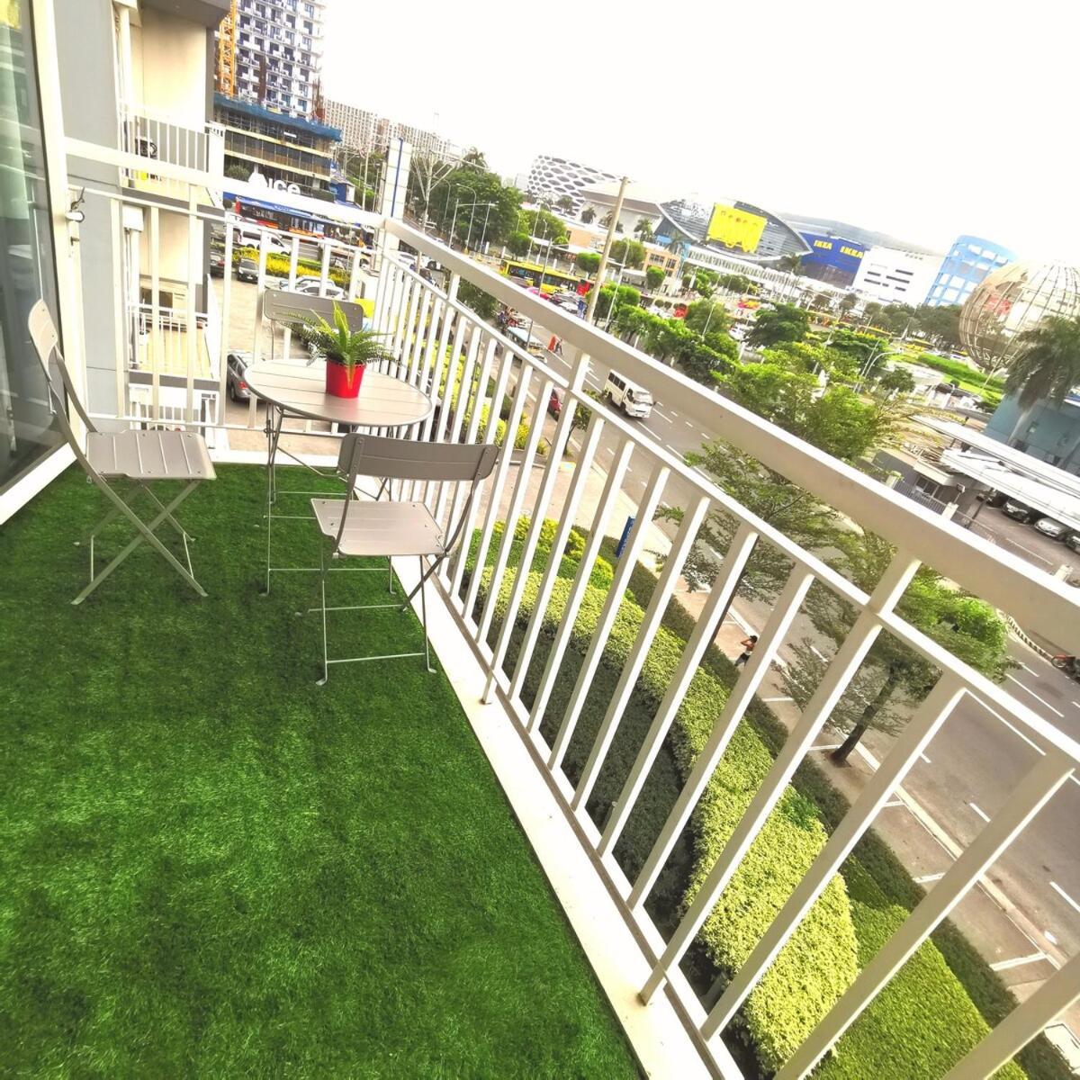 Shell Residences Mall Of Family * Manila