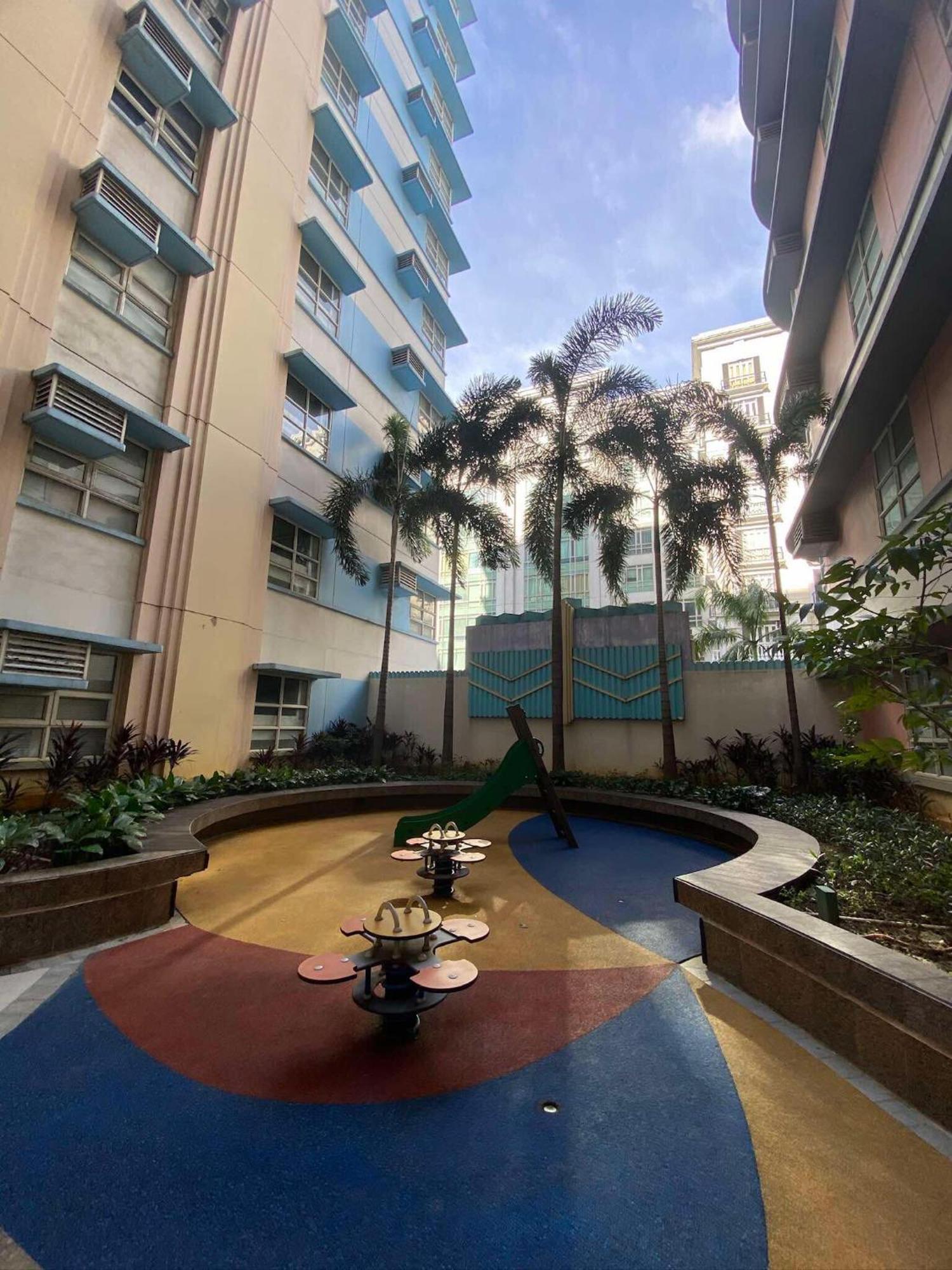 Queens Condotel At 101newport Across Naia T3