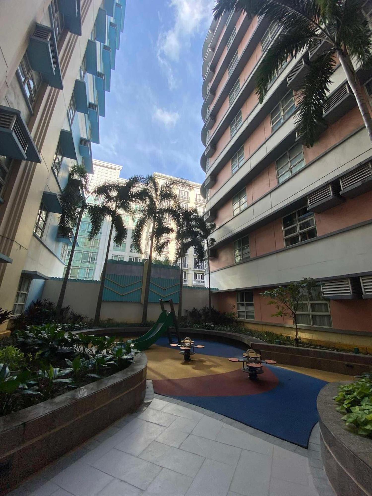 Hotel Queens Condotel At 101newport Across Naia T3