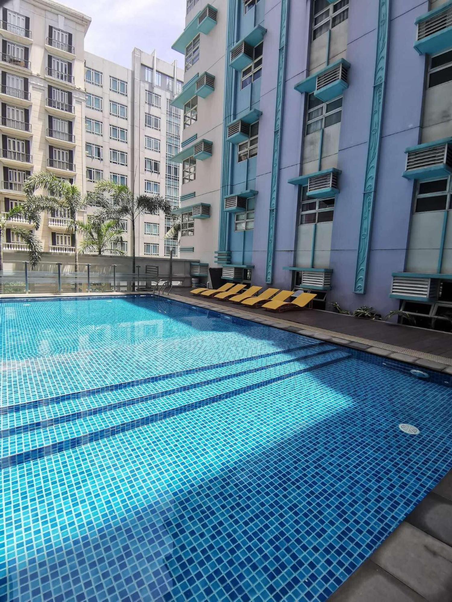 Queens Condotel At 101newport Across Naia T3 Hotel