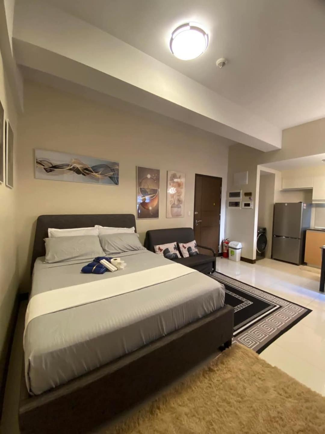Queens Condotel At 101newport Across Naia T3 Hotel