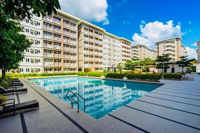 Apartment 2 Bedroom Trees Residences Netflix Games Karaoke *