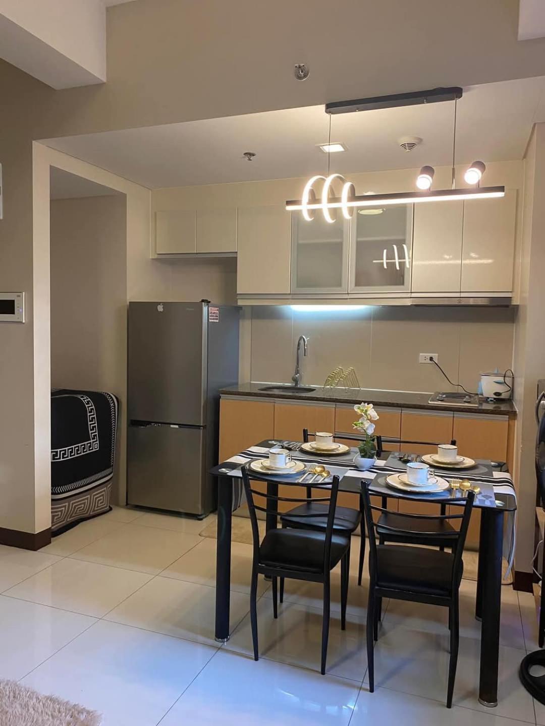 Queens Condotel At 101newport Across Naia T3
