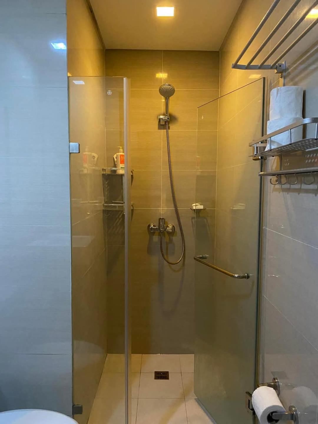 Hotel Queens Condotel At 101newport Across Naia T3 *