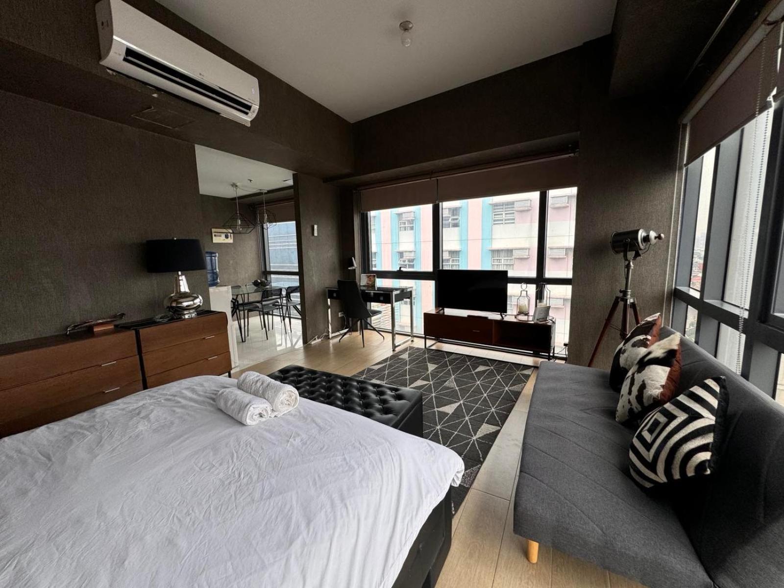 Modern At Naia Terminal 3 Apartment *
