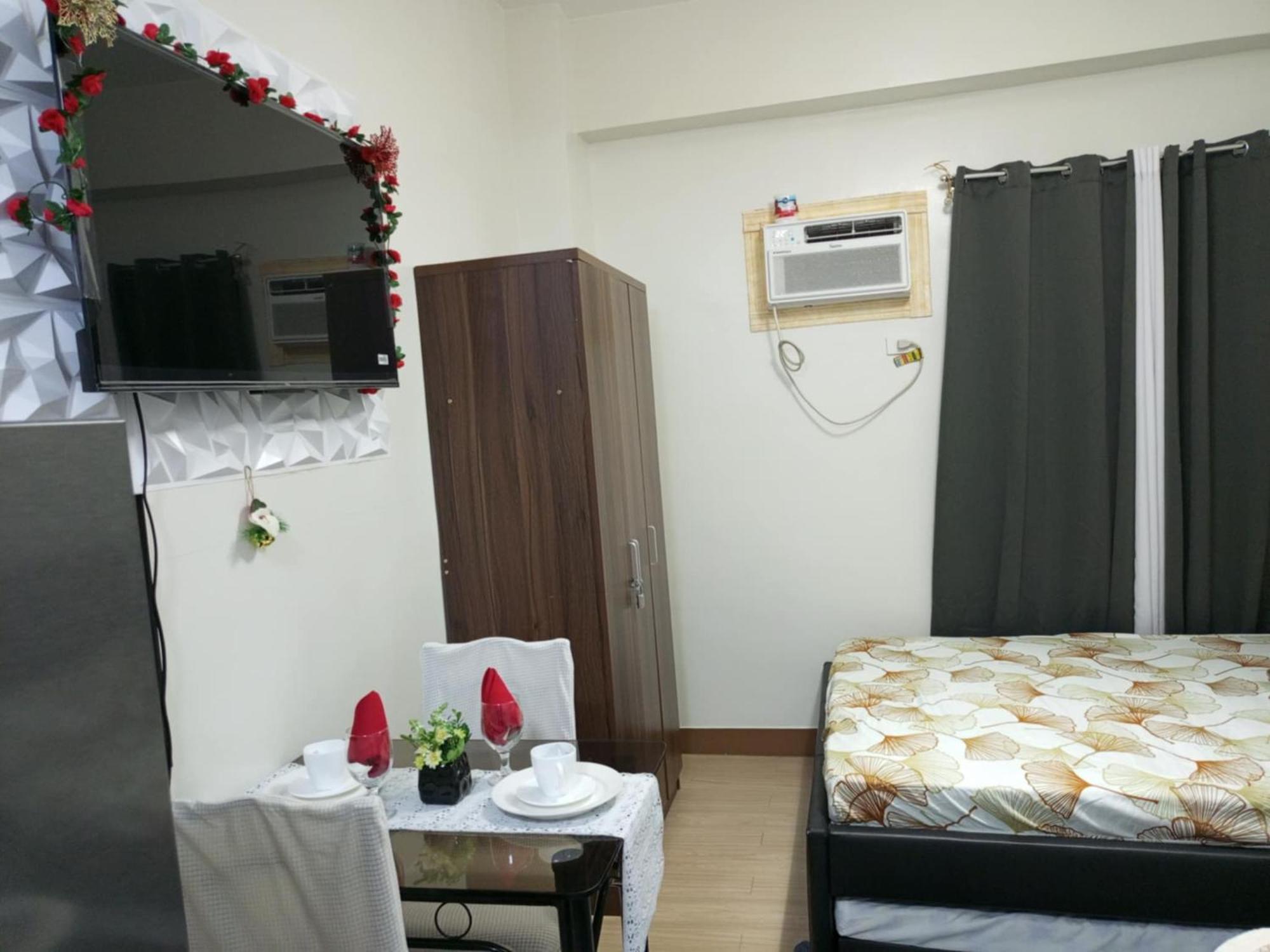 Hotel E & L Staycation At Trees Residences