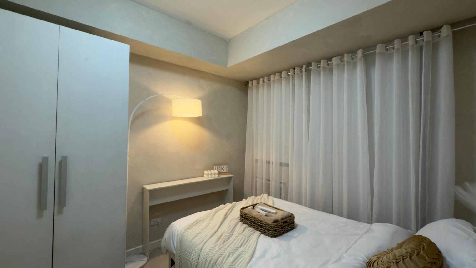 Aparthotel 2br - Azure Staycation Paranaque *