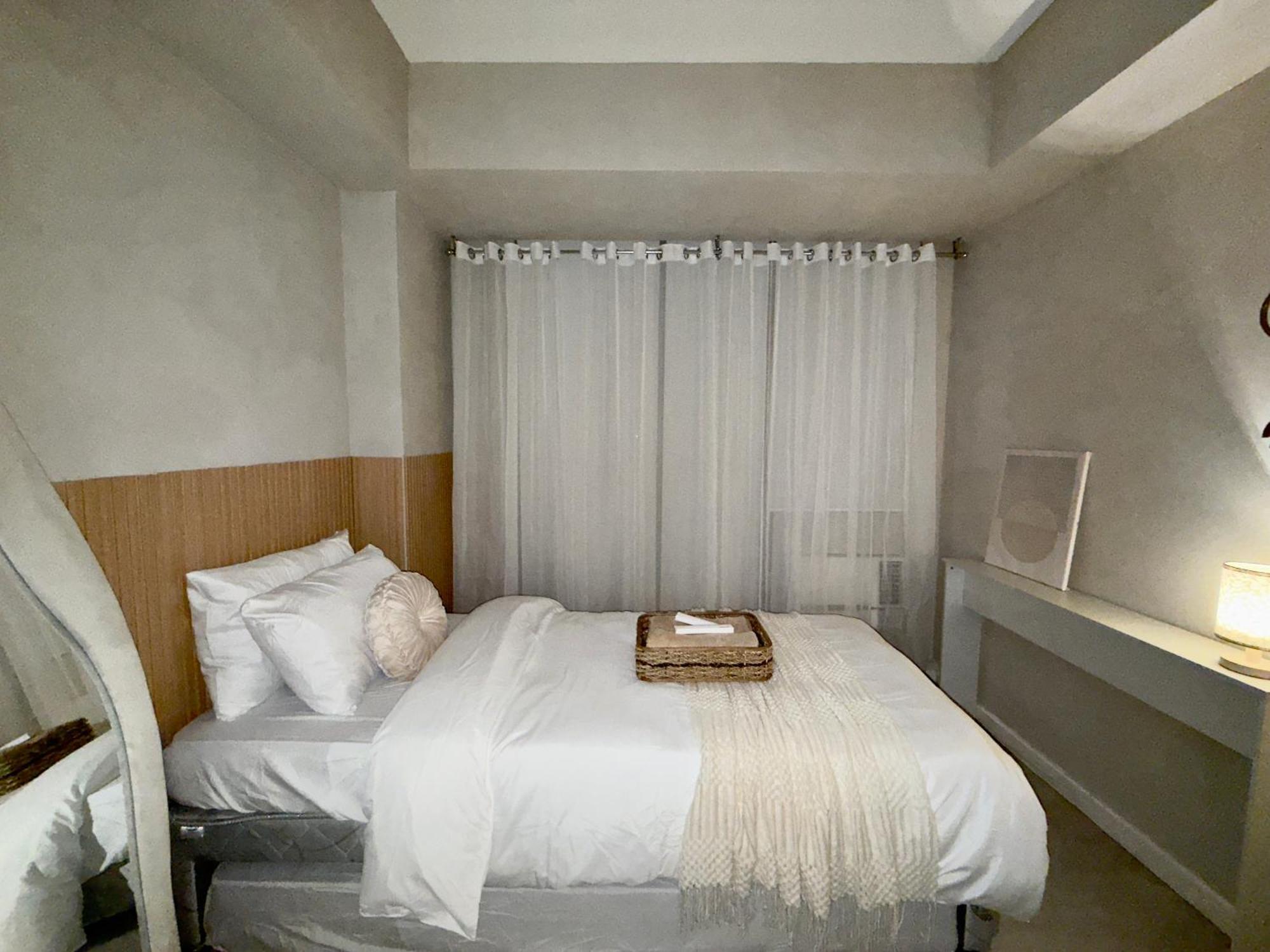 Aparthotel 2br - Azure Staycation Paranaque