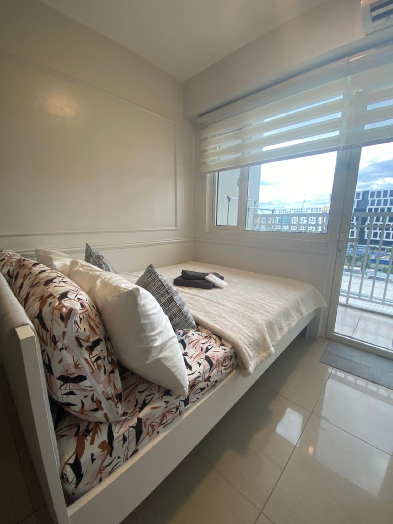 Shore Residences 1 -city Spark Staycation