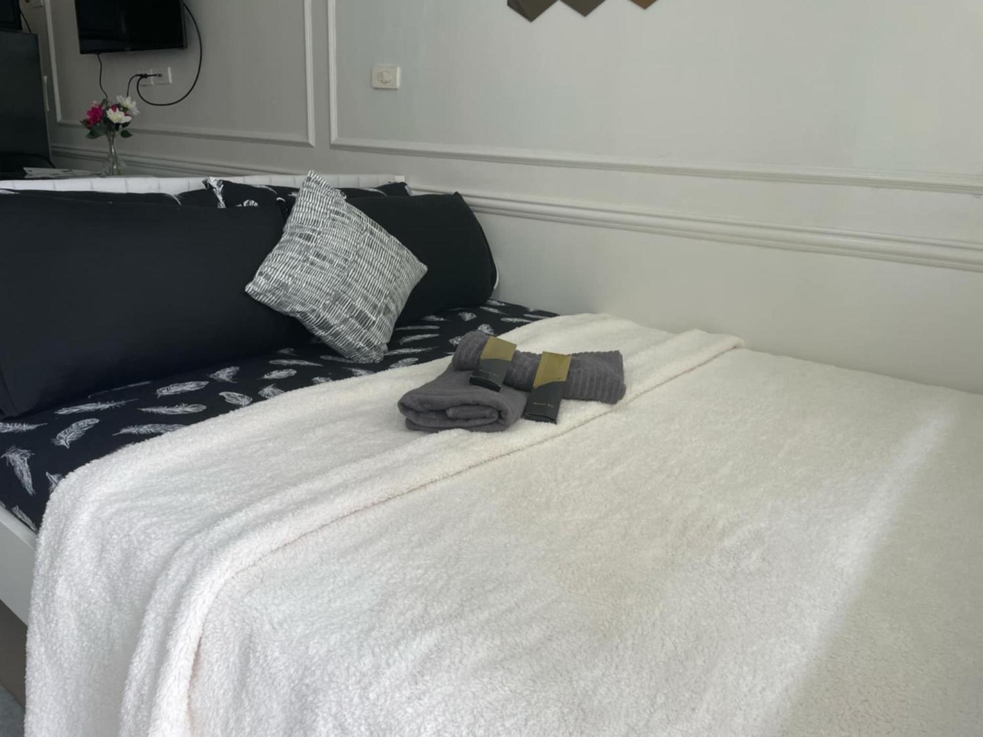 Hostel Shore Residences 1 -city Spark Staycation