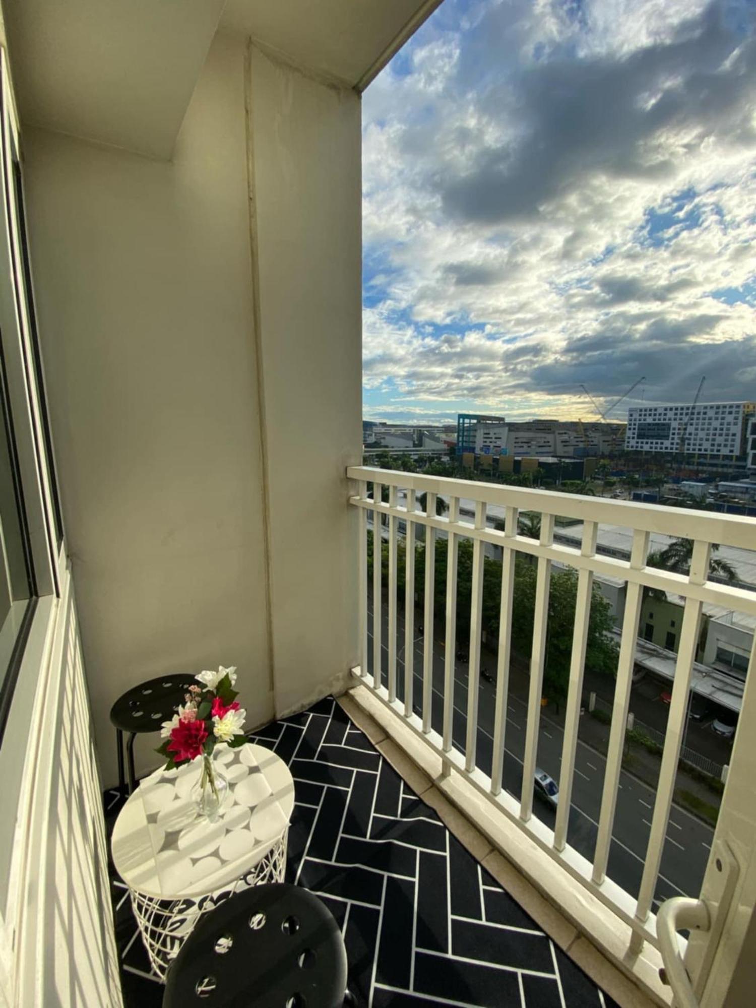 Shore Residences 1 -city Spark Staycation Hostel *