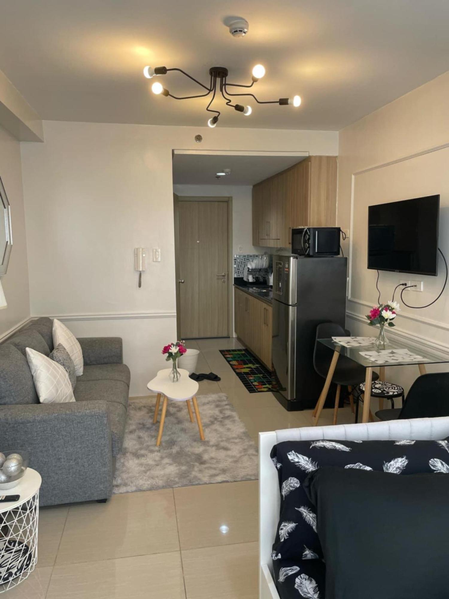 Shore Residences 1 -city Spark Staycation Hostel Manila