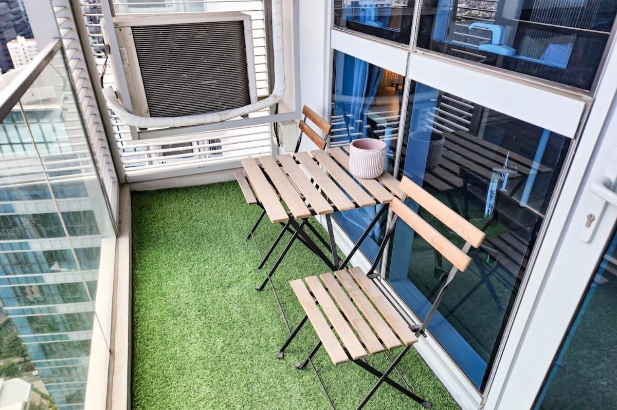 Travellers Haven 3br Bgc, Bathtub, Xbox, 200mbps Apartment Manila
