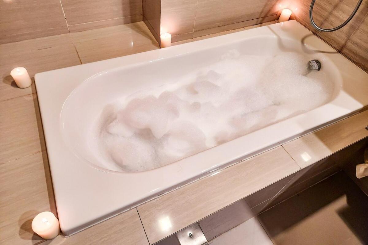 Apartment Travellers Haven 3br Bgc, Bathtub, Xbox, 200mbps
