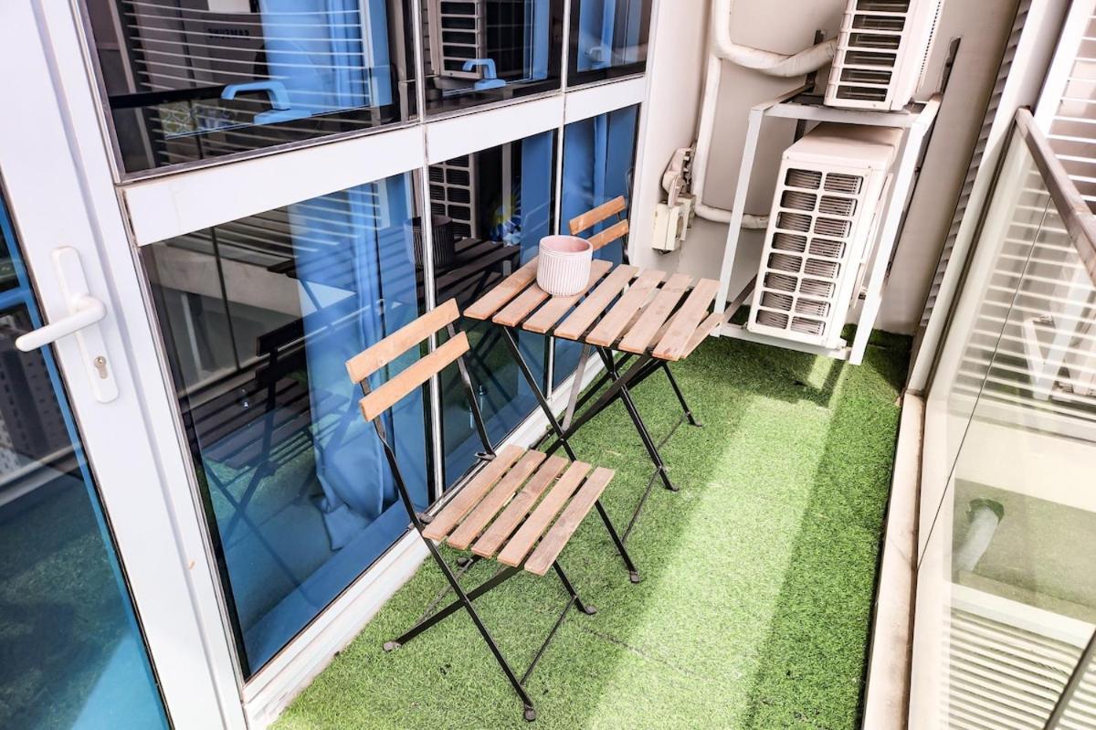 Travellers Haven 3br Bgc, Bathtub, Xbox, 200mbps Apartment Manila