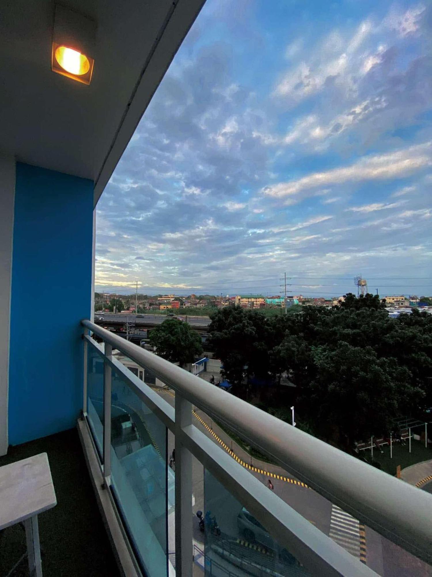 Yumi Azure Staycation Apartment *