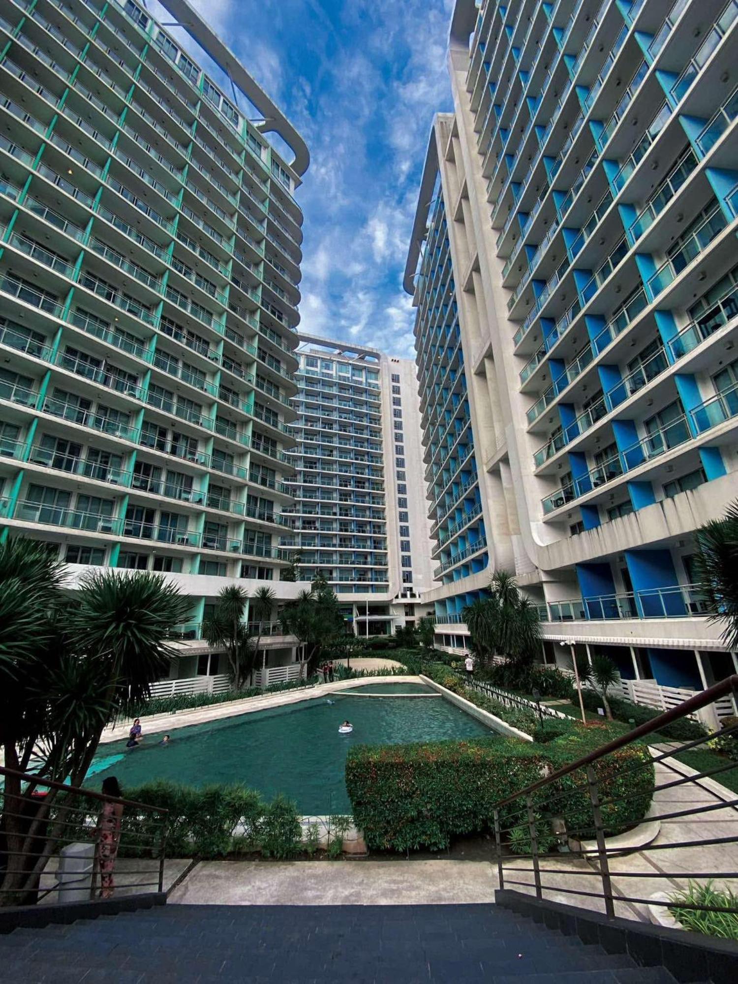 Apartment Yumi Azure Staycation Manila
