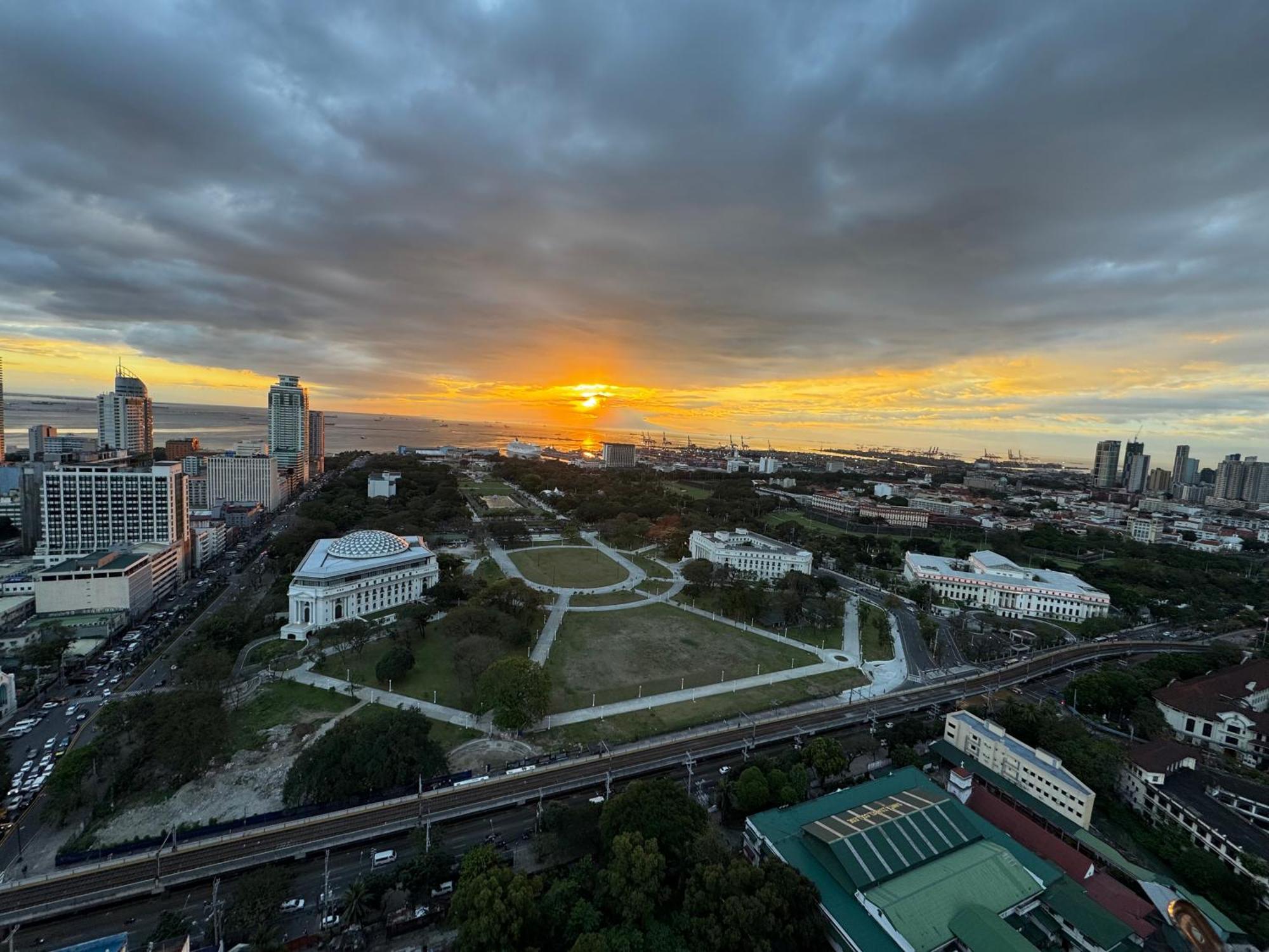 The Luneta At Torre De Manila