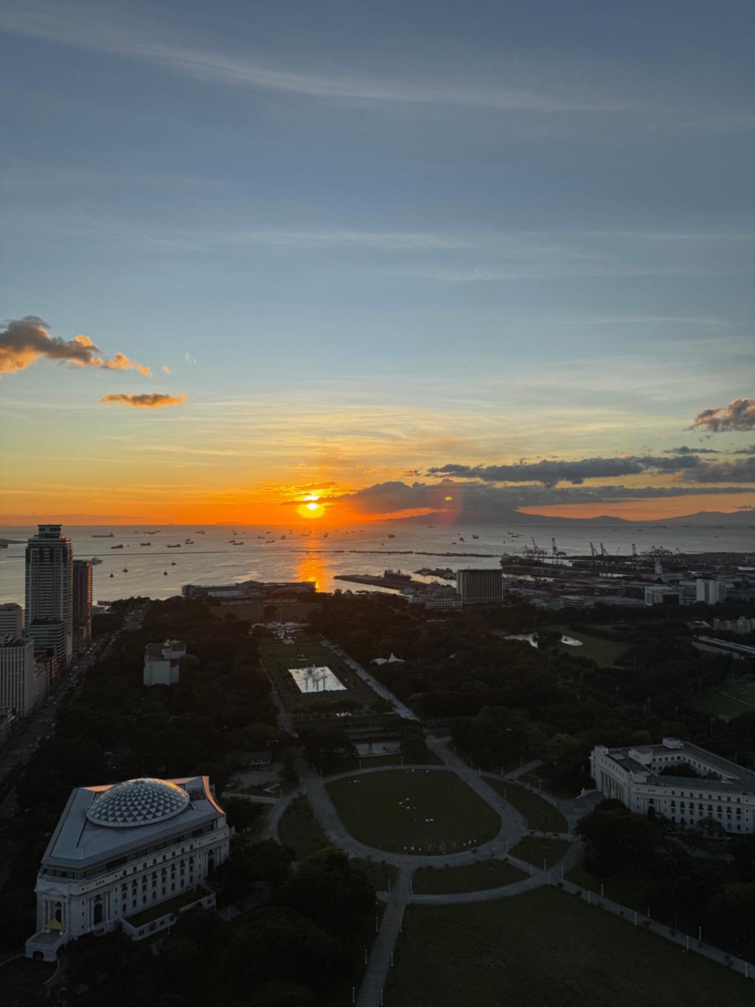 The Luneta At Torre De Manila