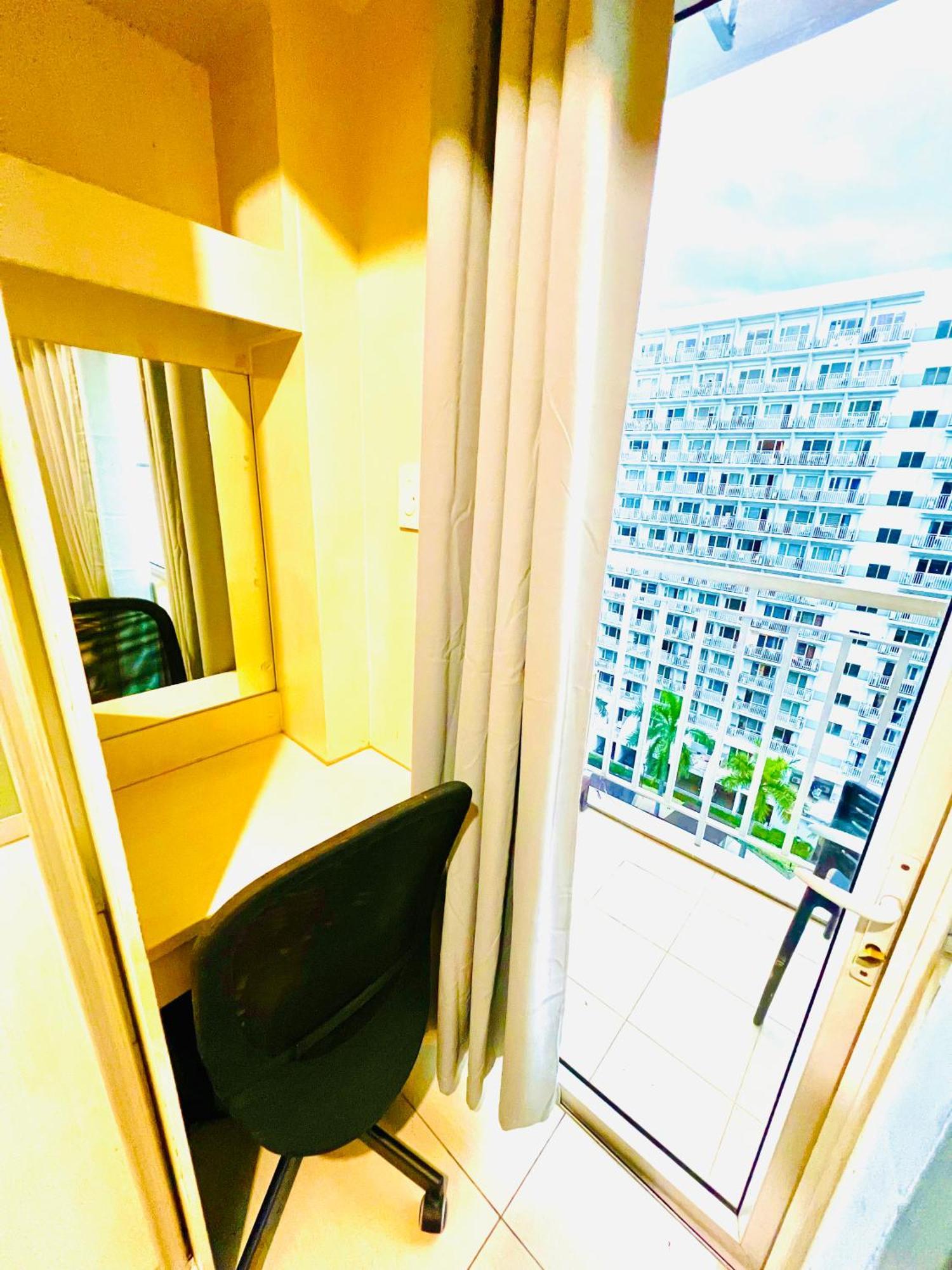 Shell Residences Moa - Paul