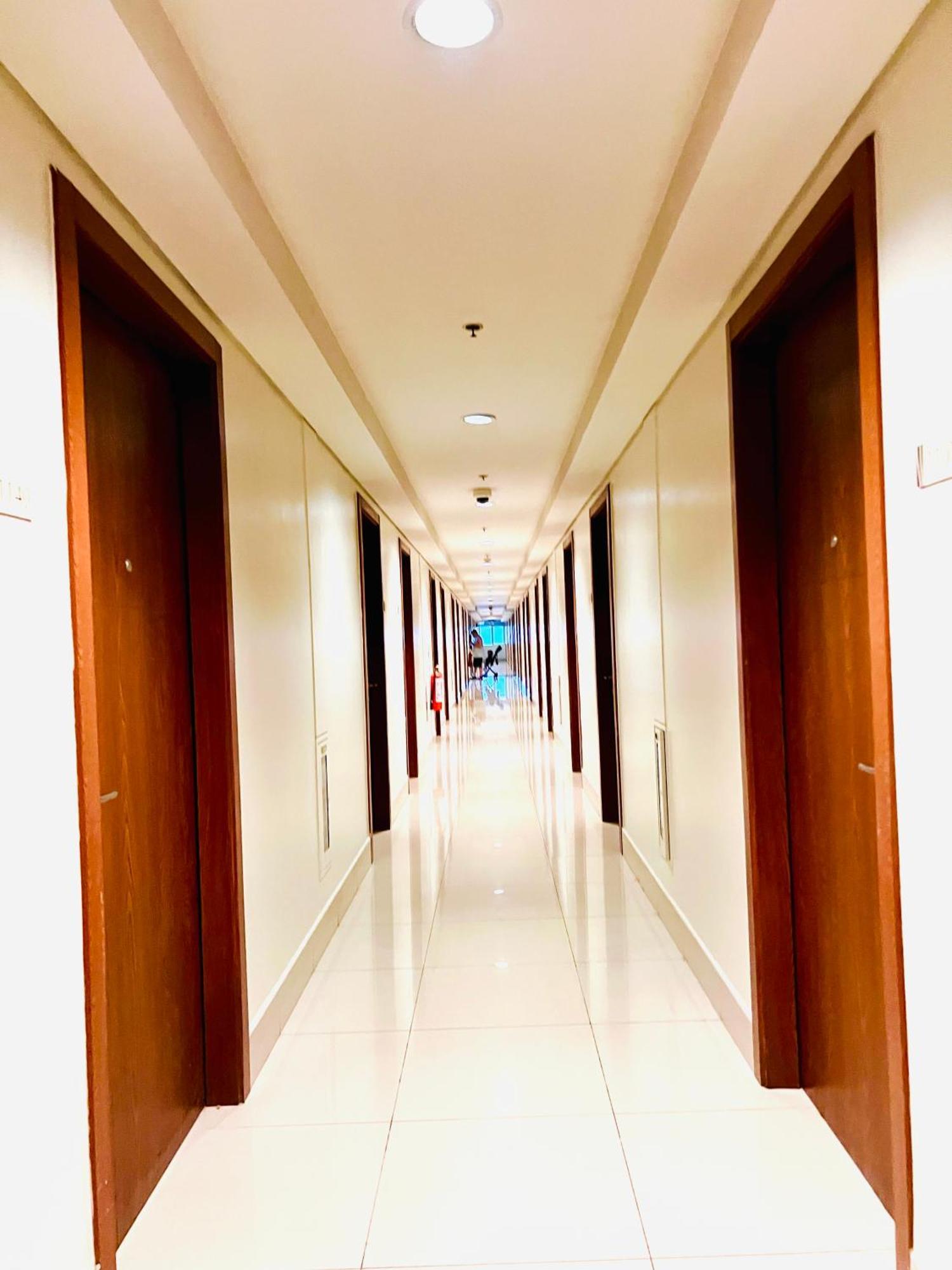 Shell Residences Moa - Paul