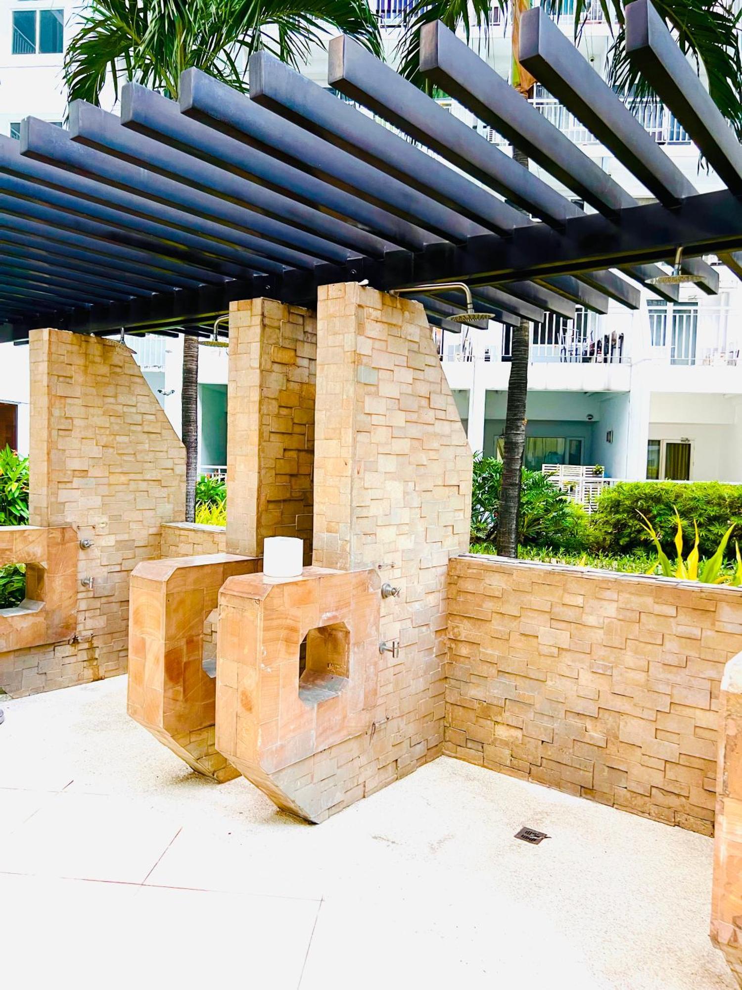 Shell Residences Moa - Paul