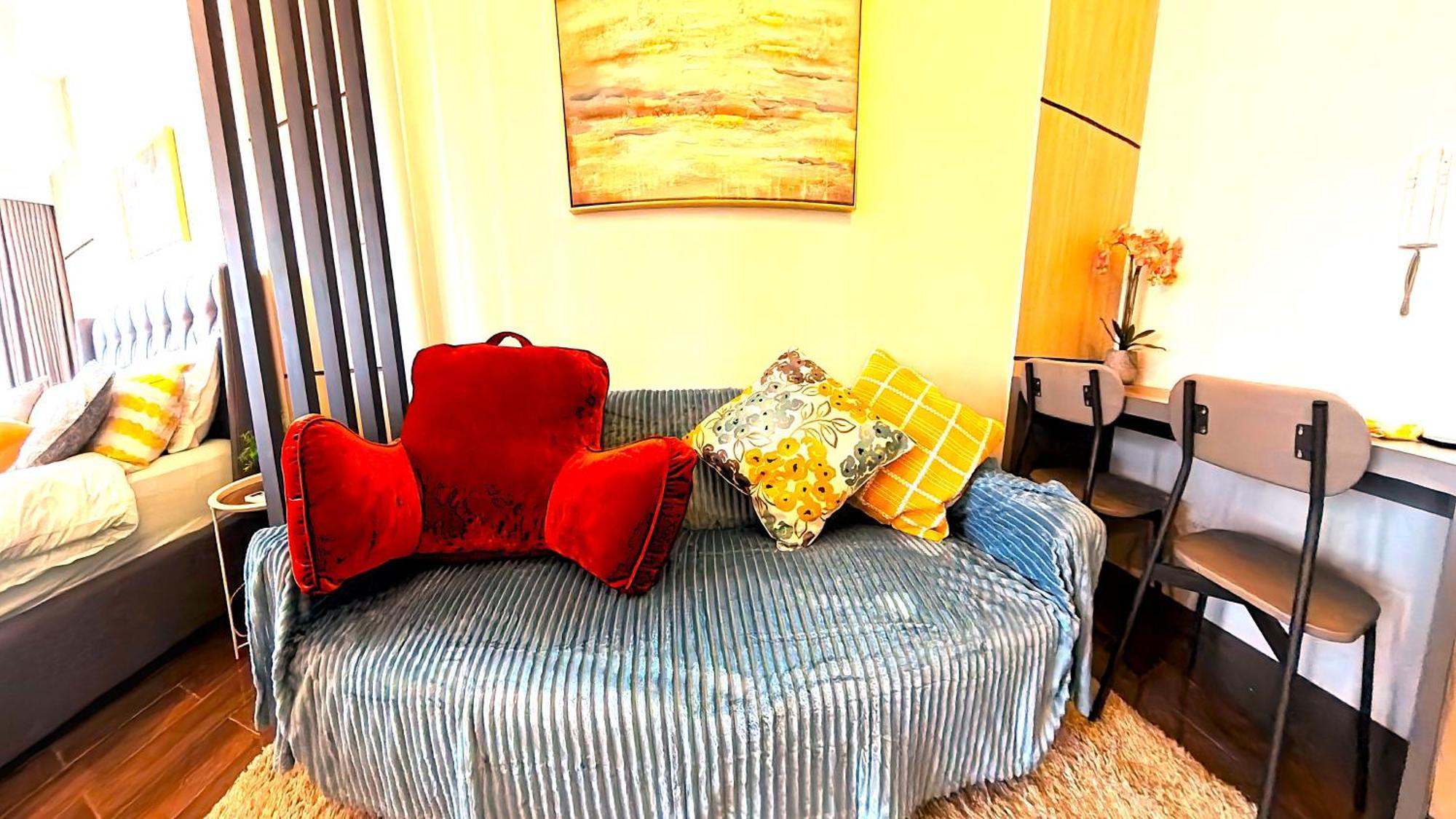 Center Makati Near Ayala Avenue, Smart Tv, Wifi