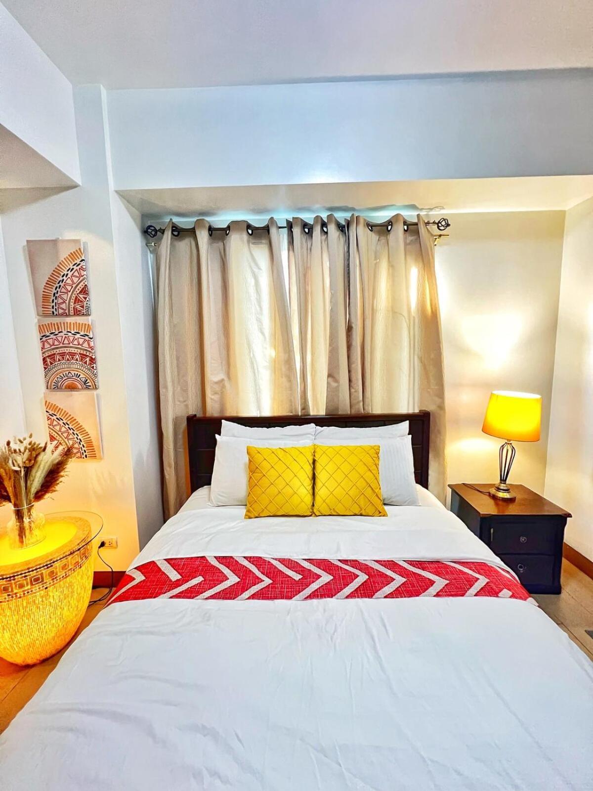 Unit Across Naia T3 & 5 Mins To Runway Apartment Manila