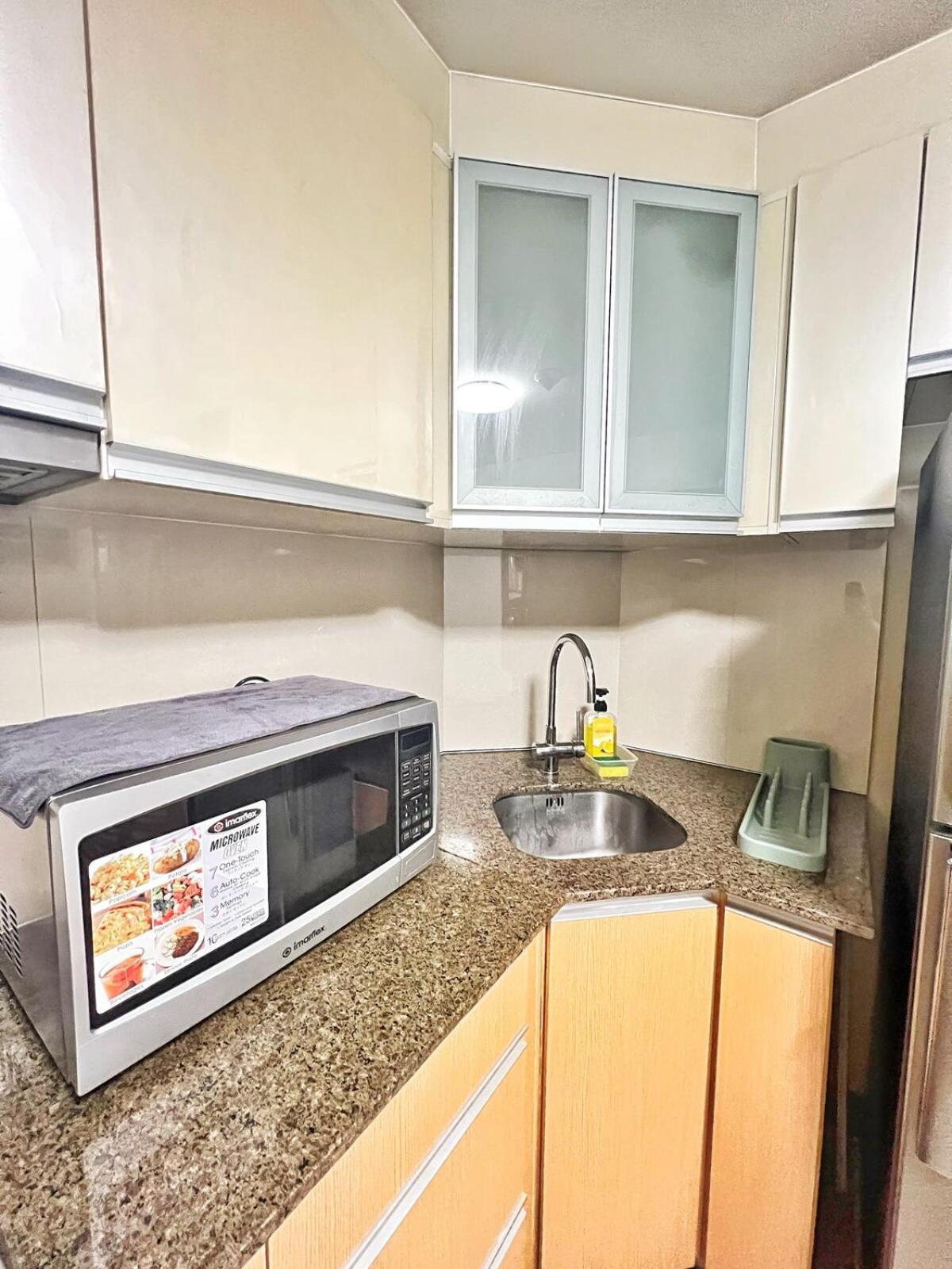 Unit Across Naia T3 & 5 Mins To Runway Apartment