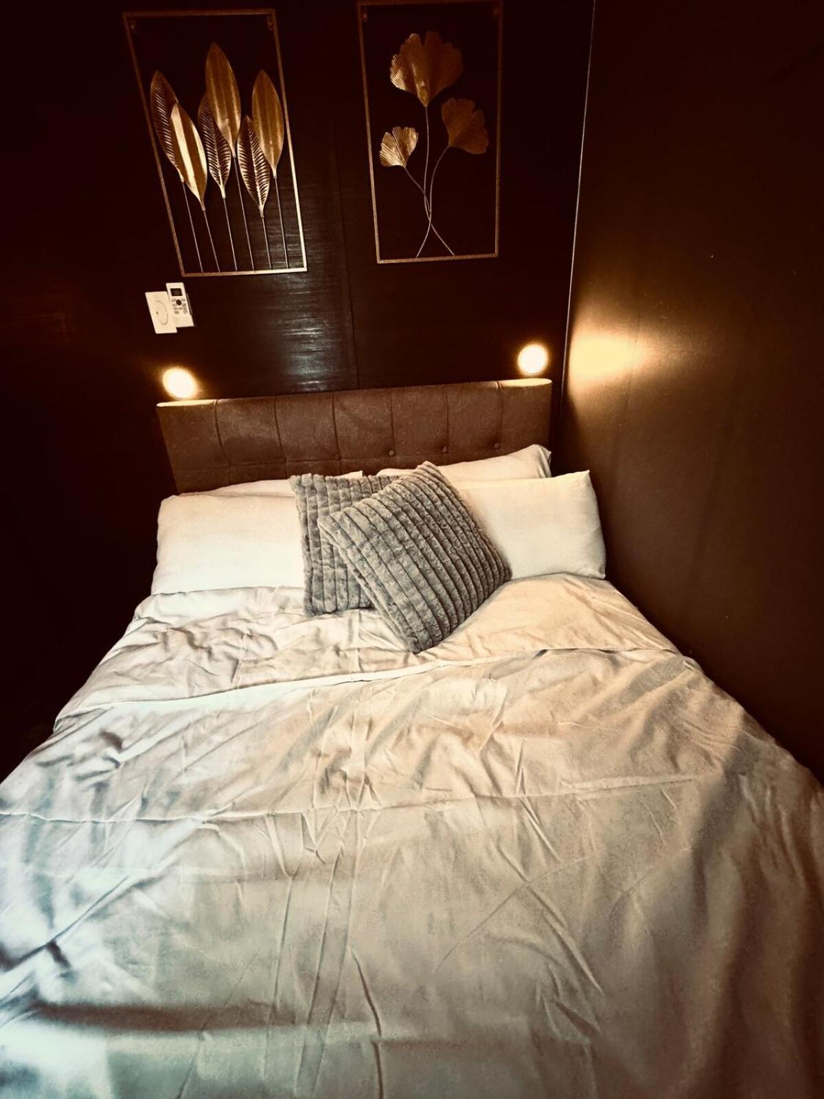 Air Residences Luxury With Balcony Netflix Wifi Manila