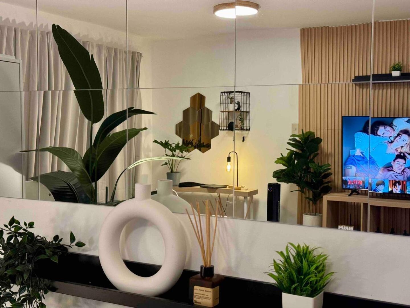 Apartment Modern Living In A Metro