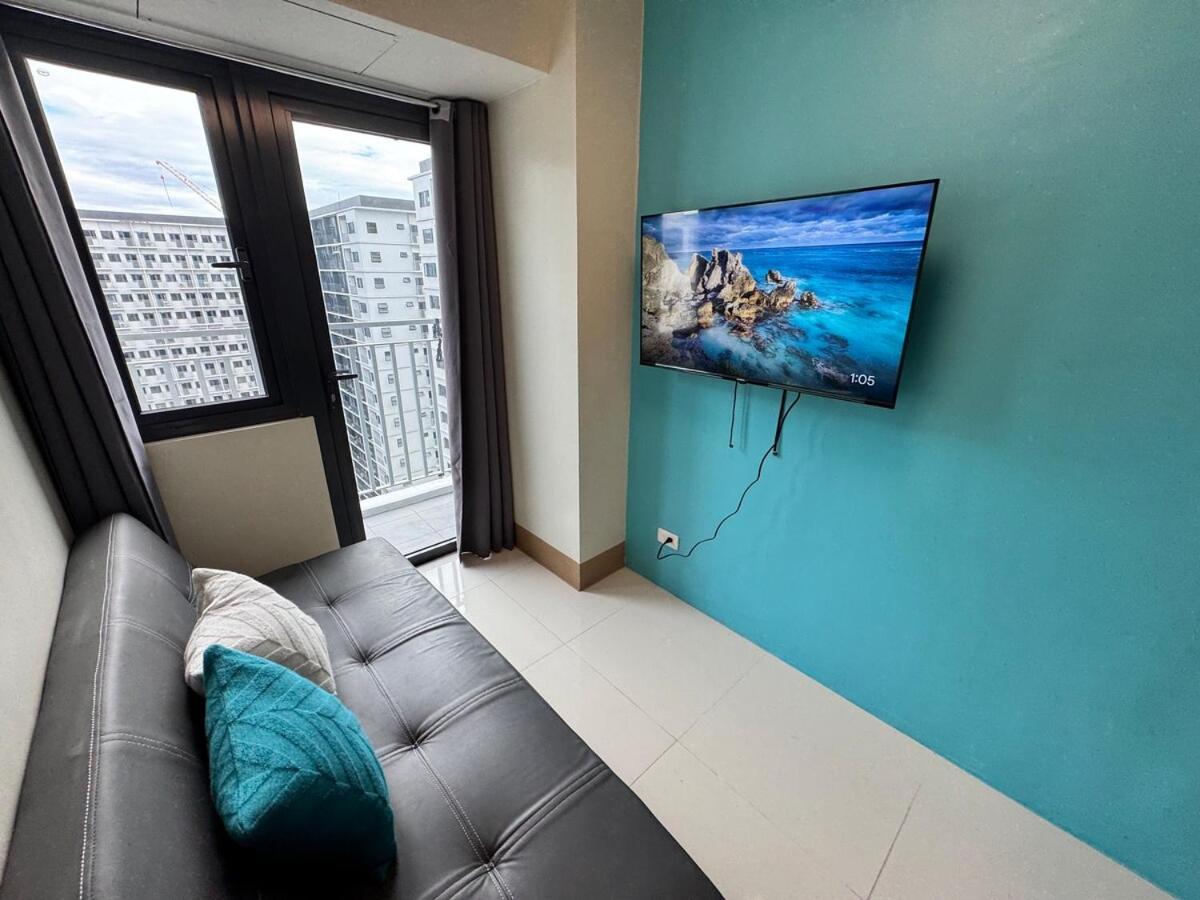 Apartment Shore 3 Residences 1659 Infront Of Sm Moa *