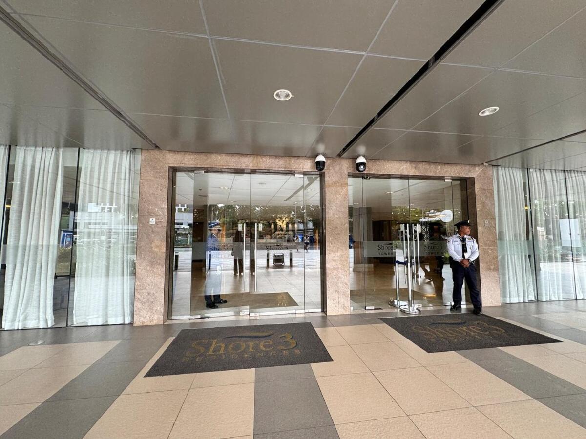 Apartment Shore 3 Residences 1659 Infront Of Sm Moa *
