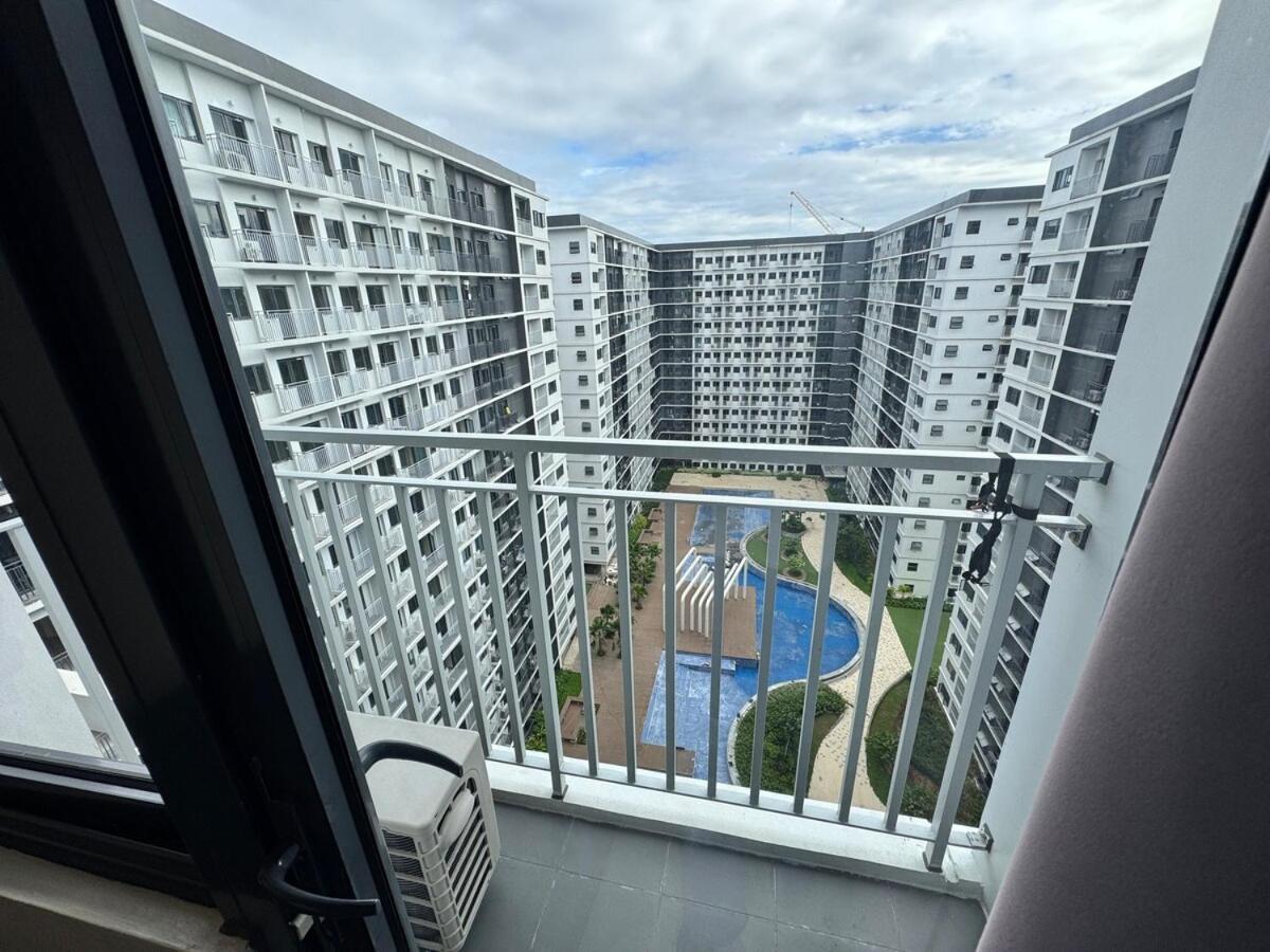Shore 3 Residences 1659 Infront Of Sm Moa *
