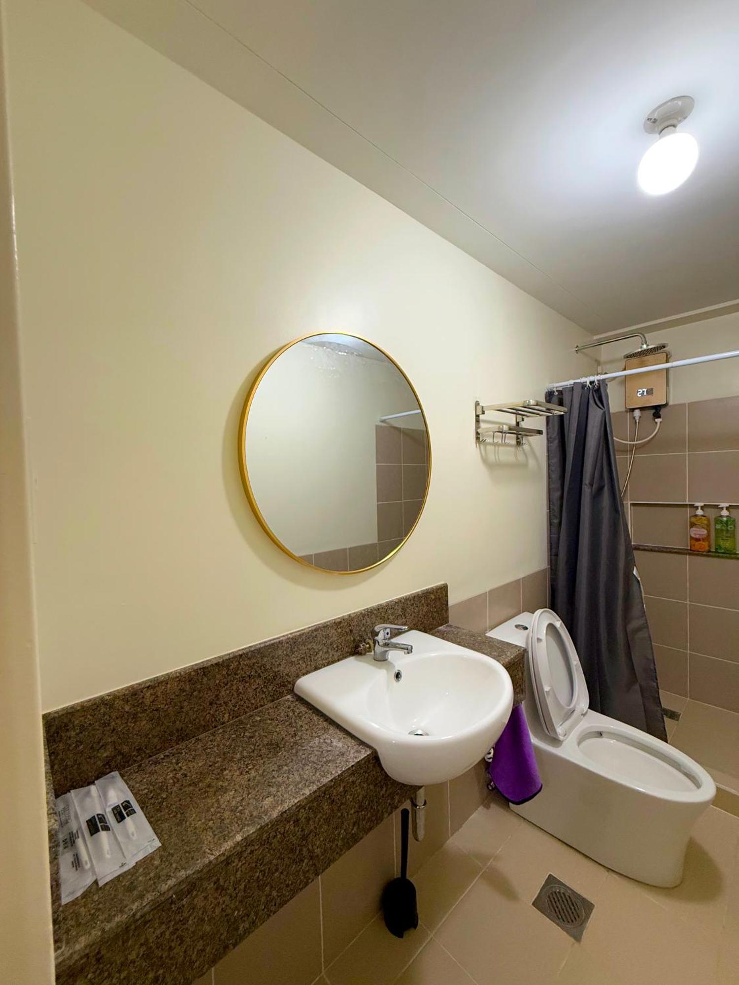 Vincondotel Near Bgc 2br Fairlane 2409 Manila