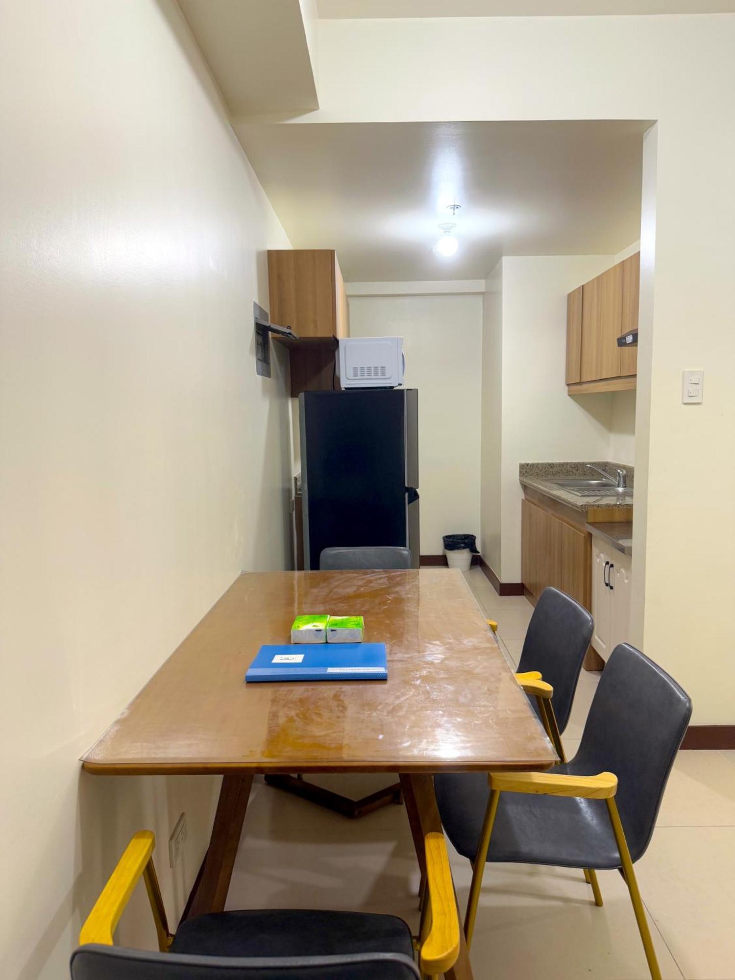 Vincondotel Near Bgc 2br Fairlane 2409 Manila
