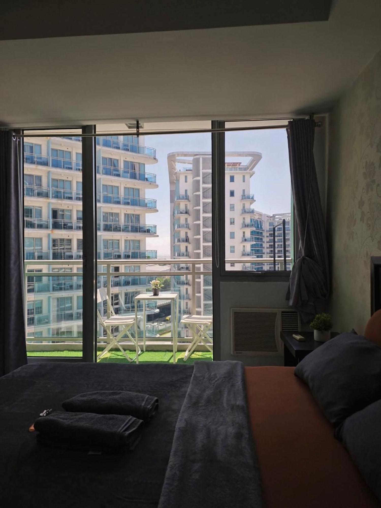 Apartment Azure Staycation By Sibs