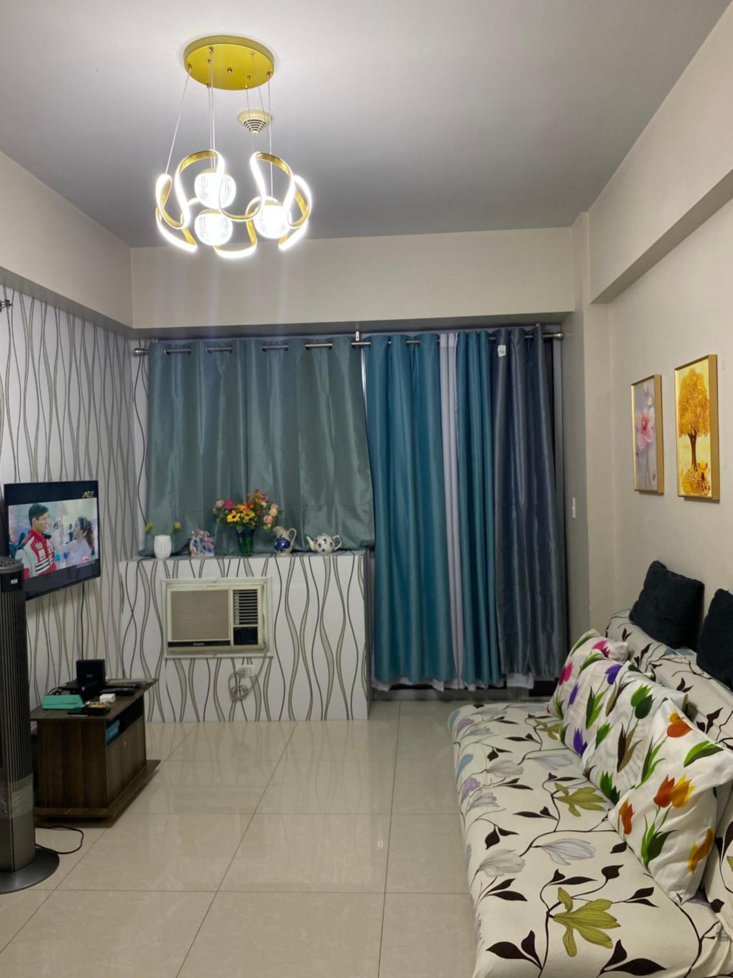 Sheila's Condotel At One Palm Tree *