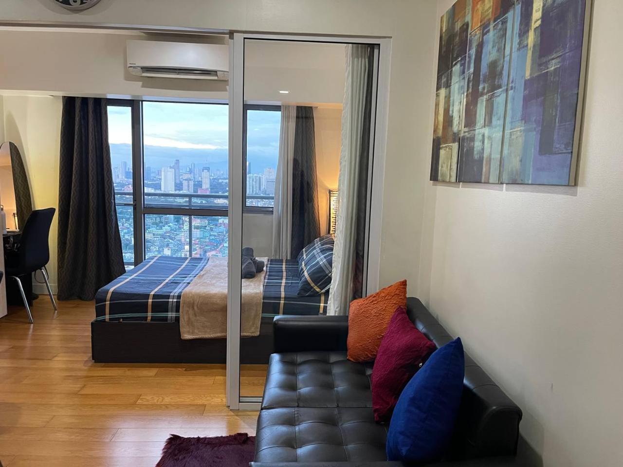 Homey 1br Acqua Livingstone With Netflix, Pool & Gym Manila