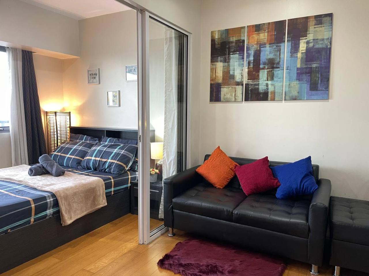 Homey 1br Acqua Livingstone With Netflix, Pool & Gym Manila