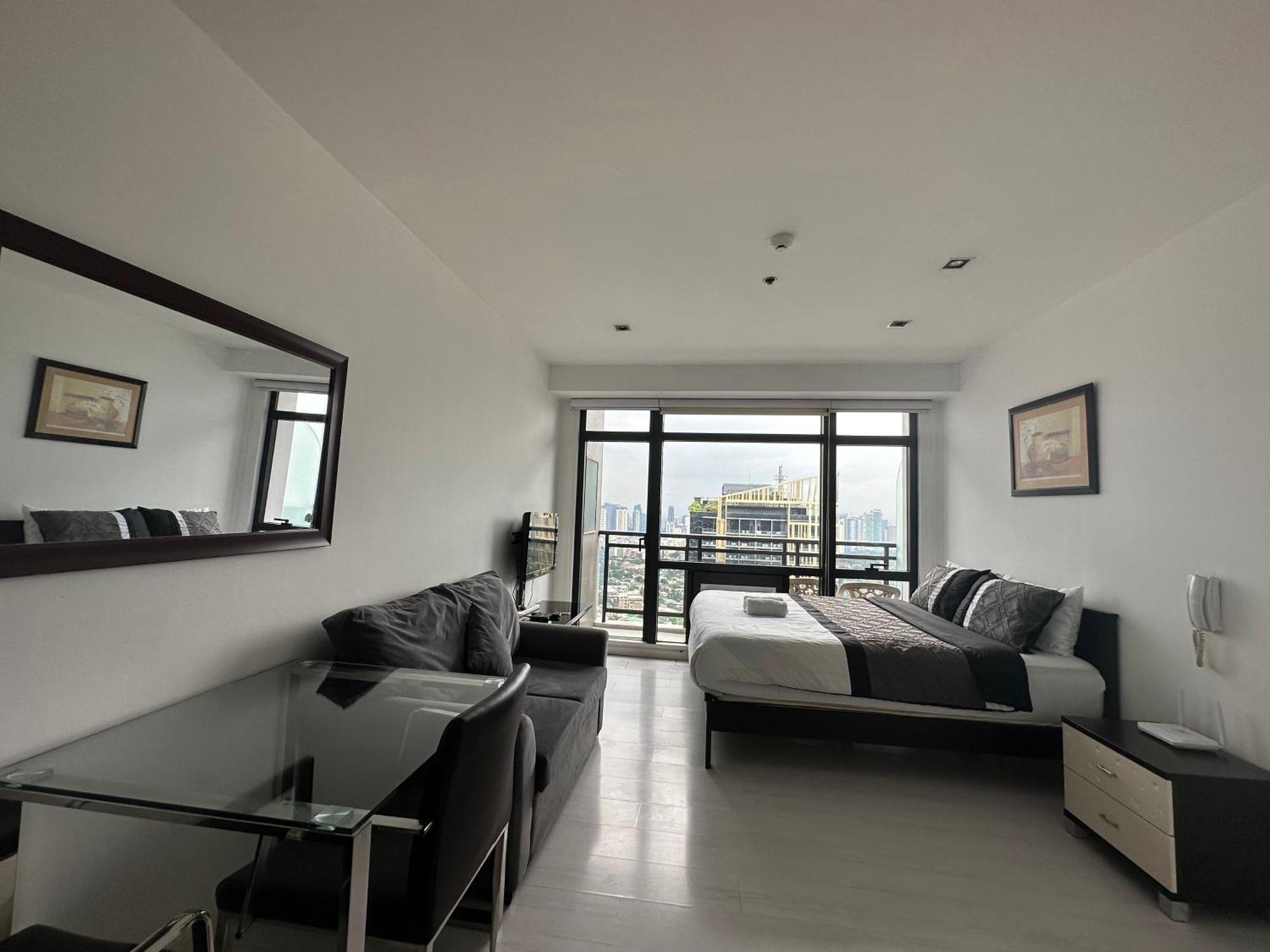 Apartment Bright In Gramercy Residences
